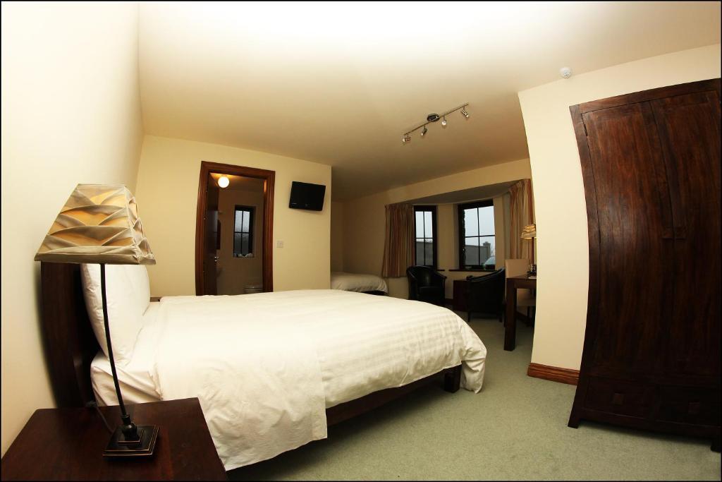 All The Twos Lodge Clifden Room photo