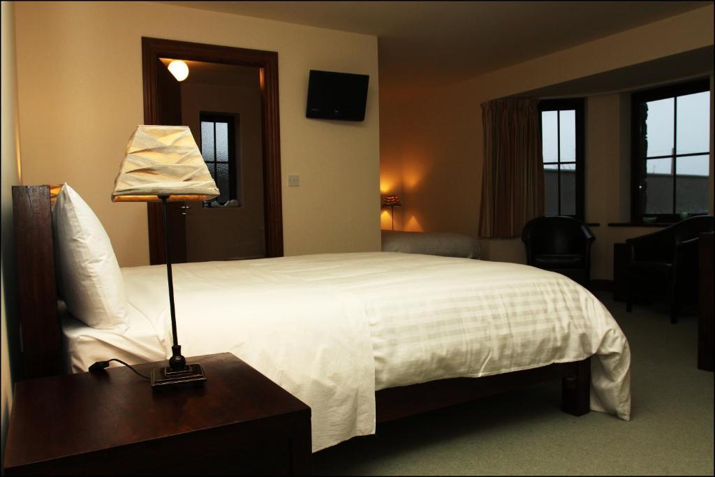 All The Twos Lodge Clifden Room photo